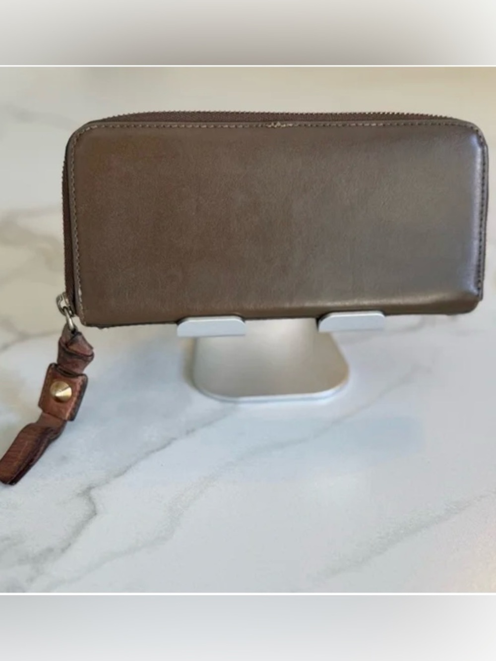 Chloé Brown Leather Zip Around Wallet Gold Hardware Continental Authentic